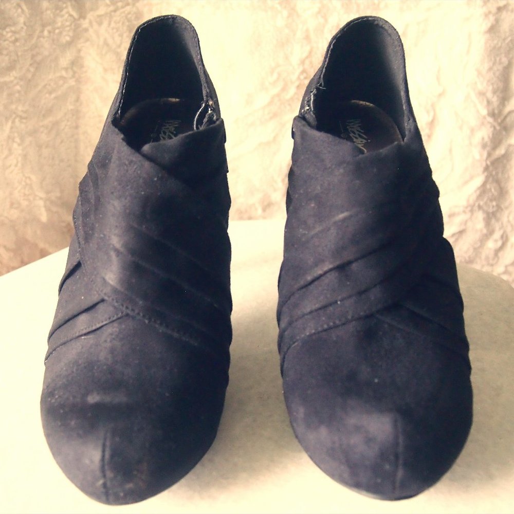 Mossimo Low Ankle Faux Suade Booty Pumps